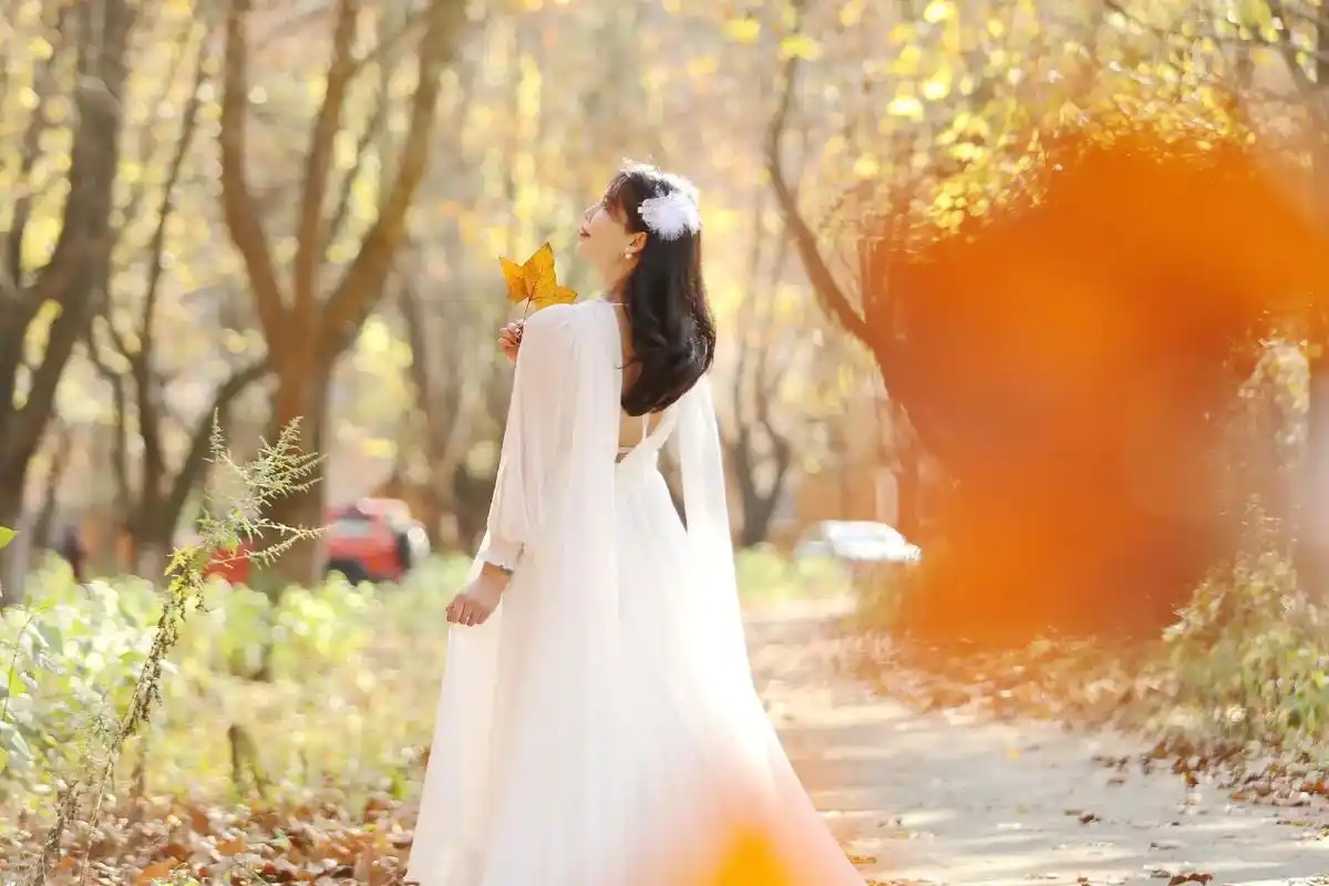 做一个简单快乐的人 抓住秋天的尾巴拍一组美美的照片……#放 - 抖音