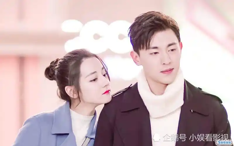 邓伦被问"想追热巴还是杨紫",4字显高情商,"求生欲"太强!