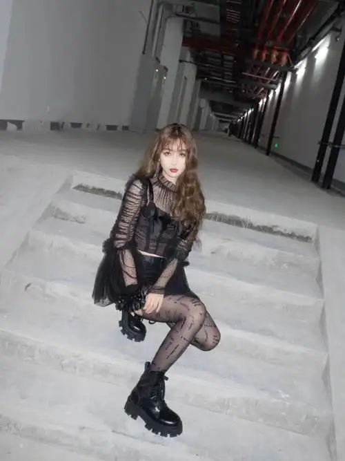 虞书欣热辣黑色系