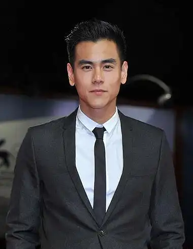 精英男士商务干练发型设计 简单帅气成功男士分头发型设计_发型师姐