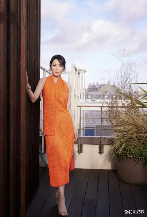 53岁俞飞鸿美出天际近照惊为天人!这皮肤这身材这状态,你敢信?