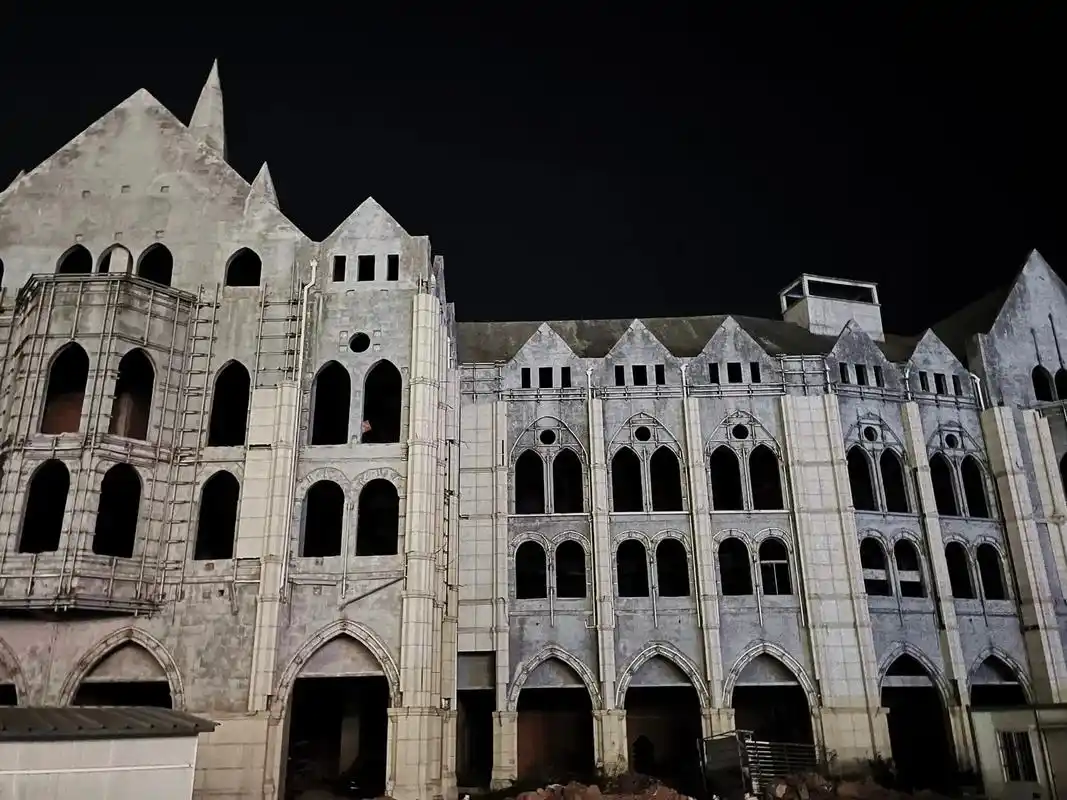 拍到这就想起周杰伦的威廉古堡