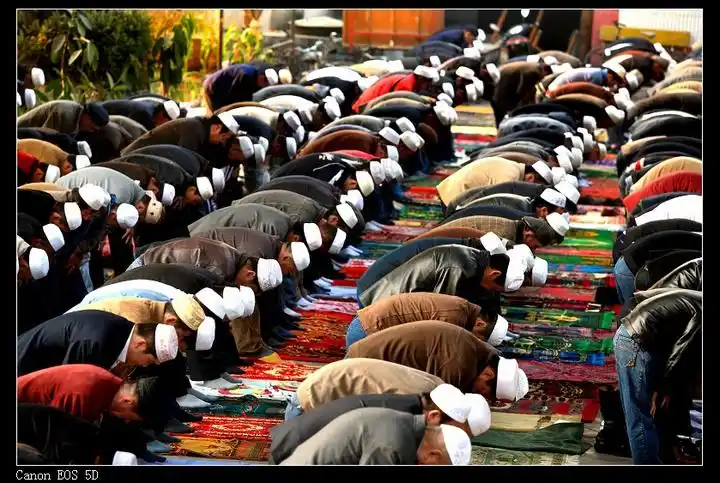 【开斋节---感受宗教的庄严摄影图片】新疆伊犁河谷人像摄影_太平洋