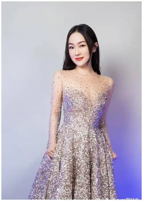 seven是羡慕霍思燕有杜江这样的好丈夫,还是羡慕她穿的仙人式礼服?