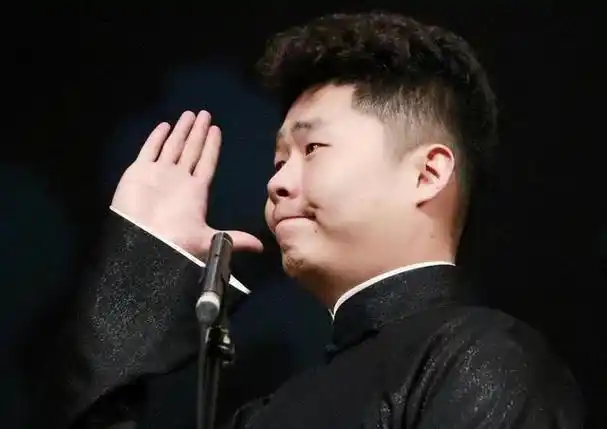 德云社周九良在台上那么冷淡,为什么还那么多人喜欢呢?