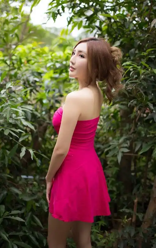 清纯美女模特浑圆巨乳妖娆魅惑大尺度人体艺术写真图片(二)