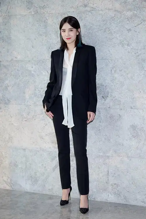 不止电影,整个路演都是宋佳的花式时装秀!