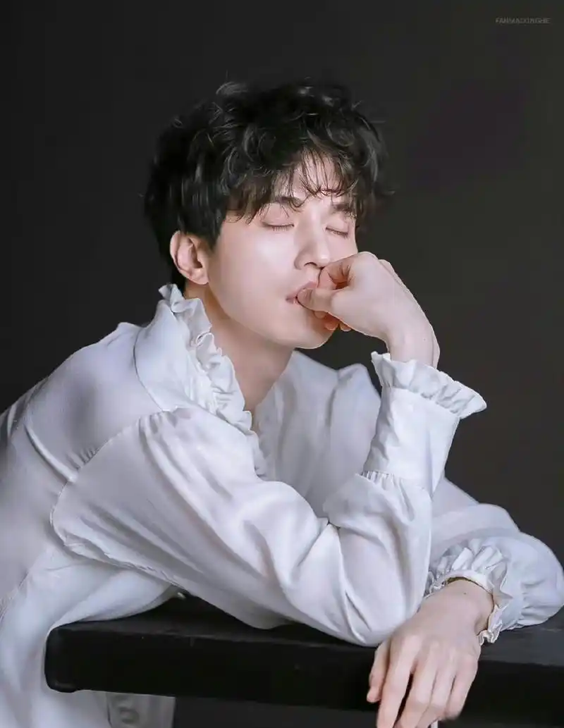 李栋旭金素妍金汎九尾狐海报##李栋旭金素妍金汎新剧海报# 看到罕报