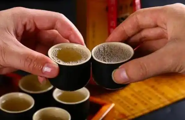 这些人多半是在喝酒上吃过亏的朋友,或者有点的人就是天然的对白酒有