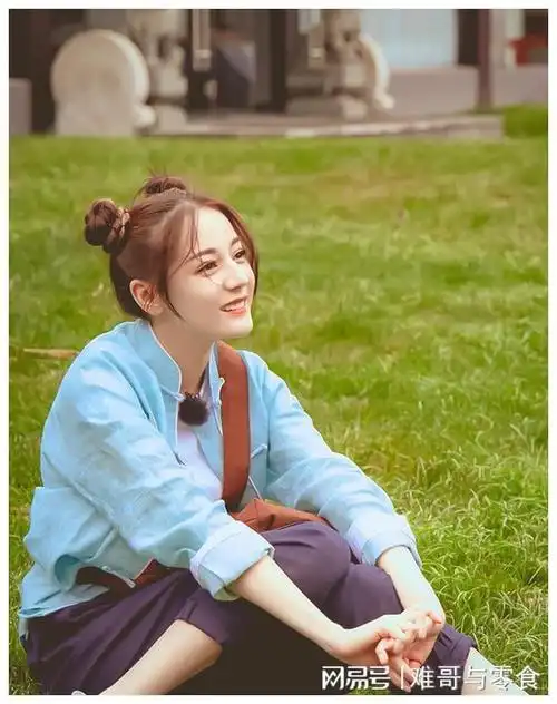 迪丽热巴走哪捂哪太装误会了看完生活照才明白她的苦衷