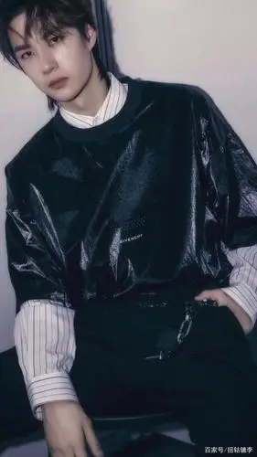 酷盖来袭,王一博黑色帅气组照,暗黑风