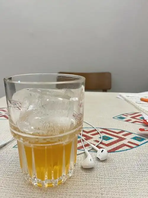 社恐只能在家里一个人喝酒08