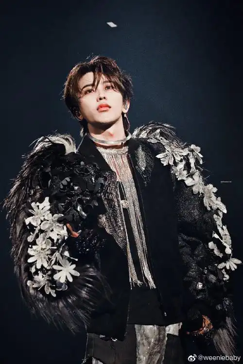 蔡徐坤2021个人巡回演唱会##蔡徐坤导演感受她mv