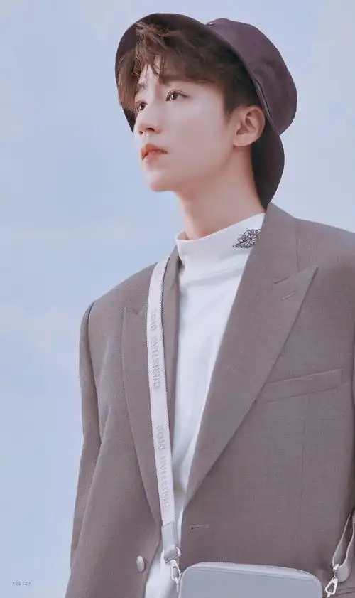 tfboys-王俊凯  #王俊凯的高中毕业照