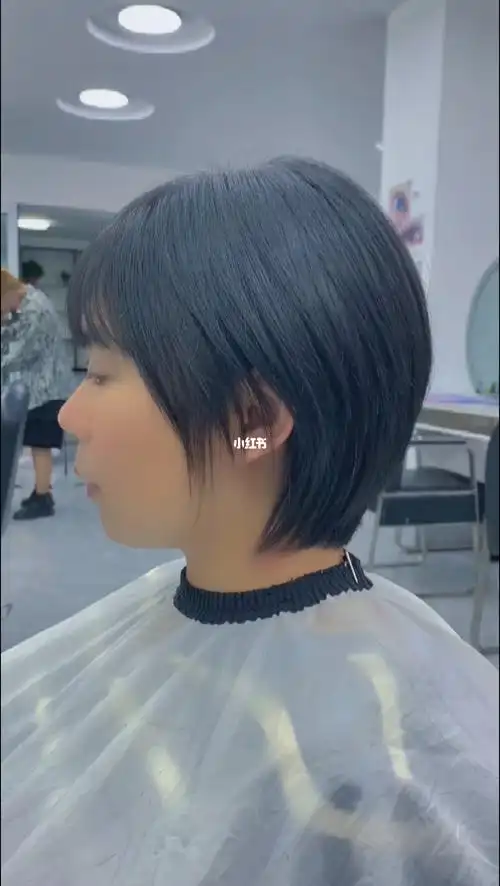 蓝黑色77超a短发