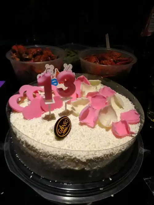 2018/6/20我和妈妈还有宝贝,逛江汉路的自拍和宝贝过生日的照片还有和