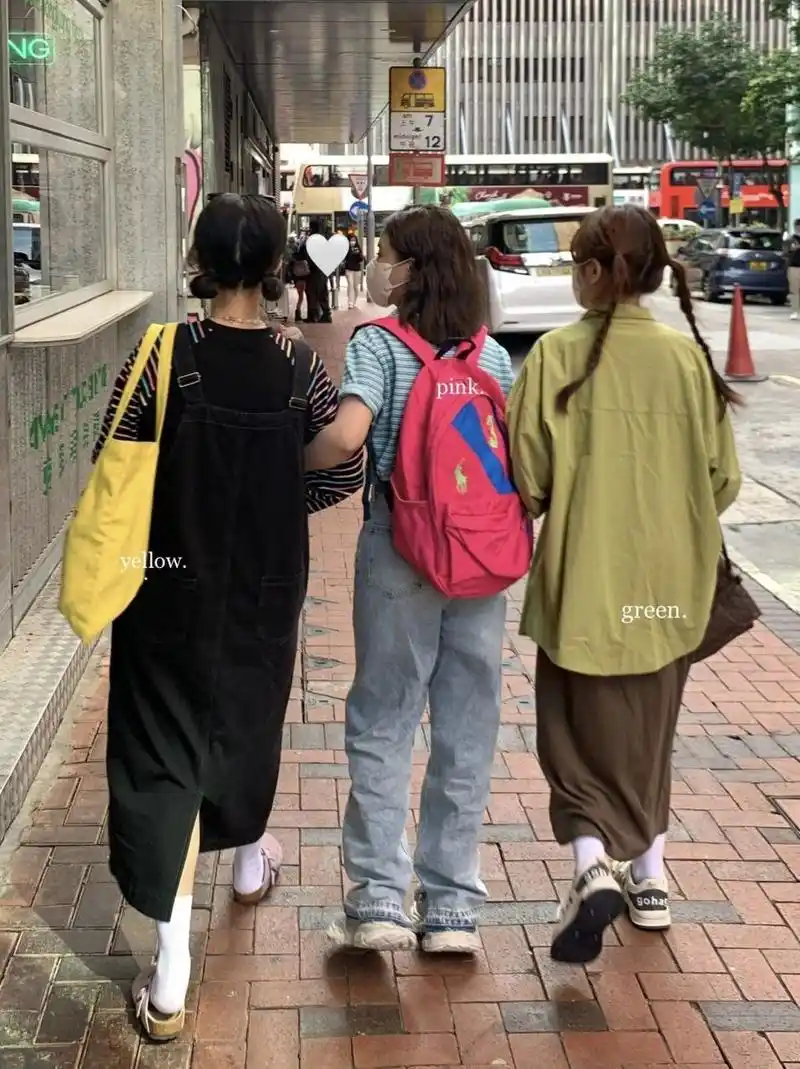 姐妹局之被抓拍背影合照大片!