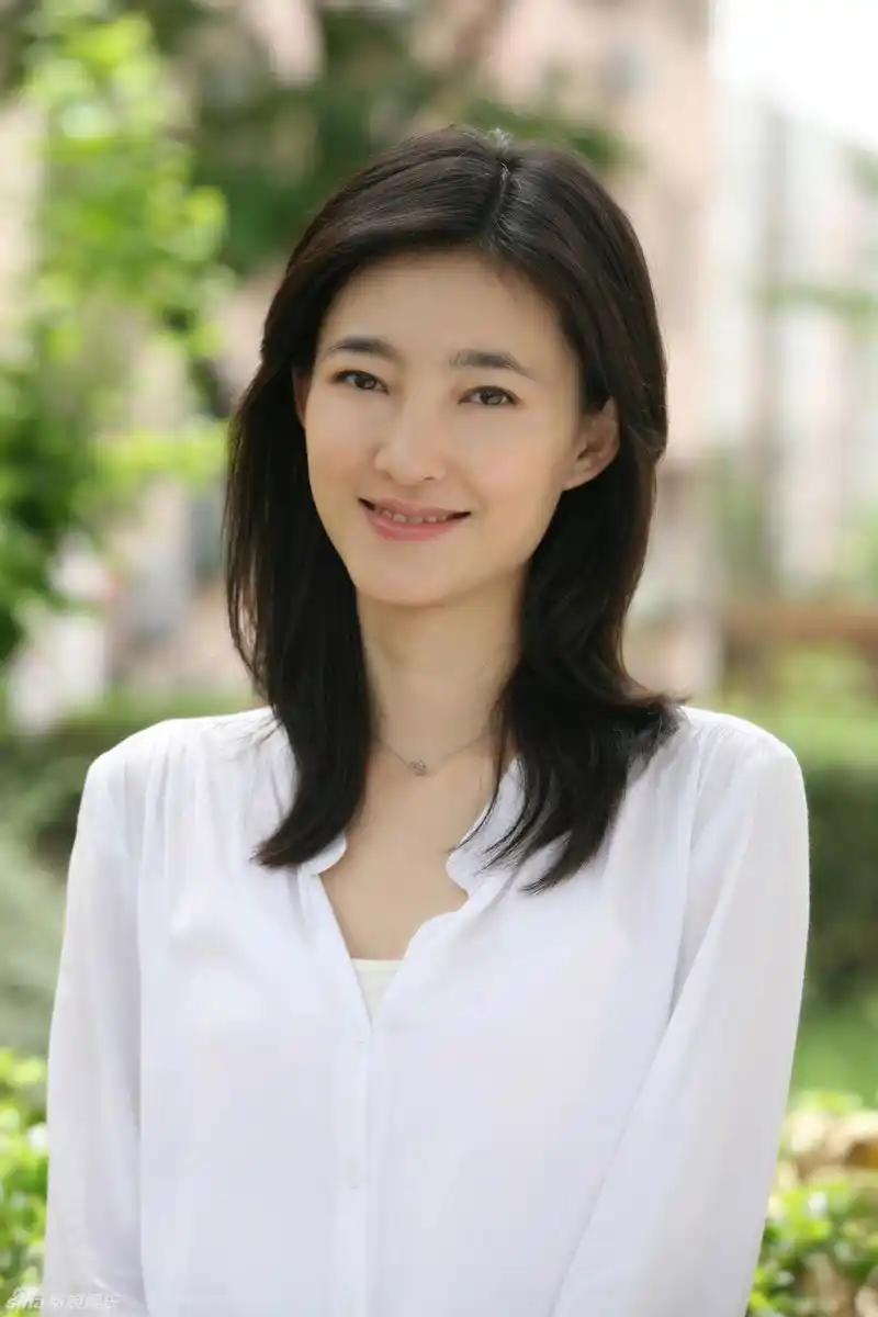 4 / 7 新浪娱乐讯 由王丽坤主演的电视剧《婚巢》北京影视频道每晚18