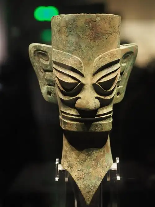 古蜀国铜人头像广汉三星堆博物馆藏