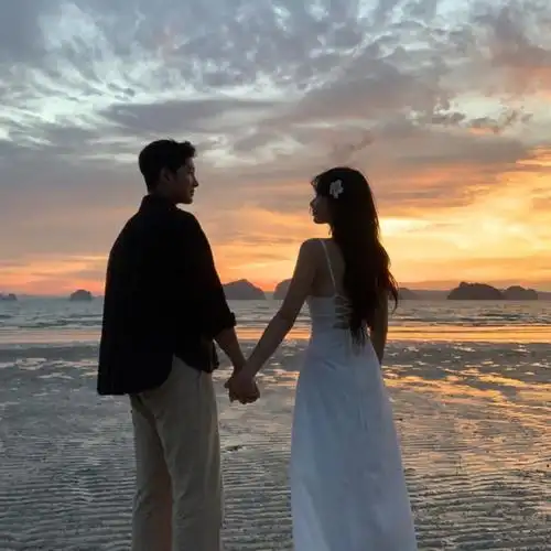 牵手看海落日_唯美情侣头像图片_扣扣居