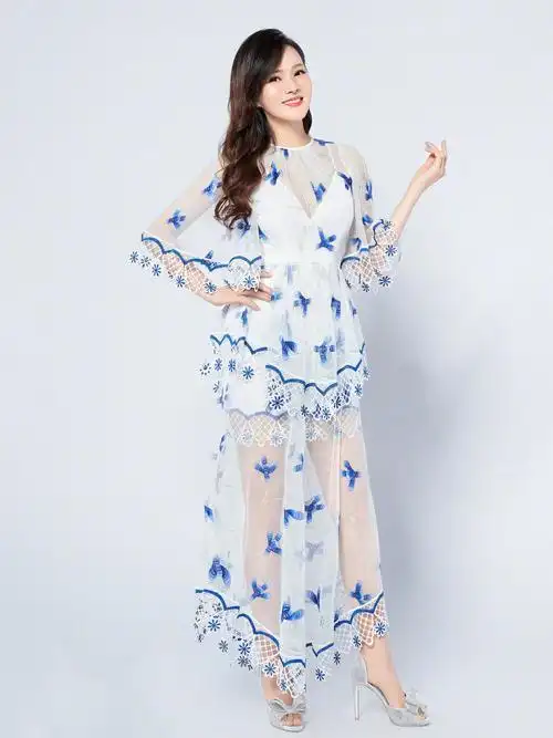 47岁杨钰莹晒美照,穿一身白衣再披块薄纱,早点仙气靓丽十足!