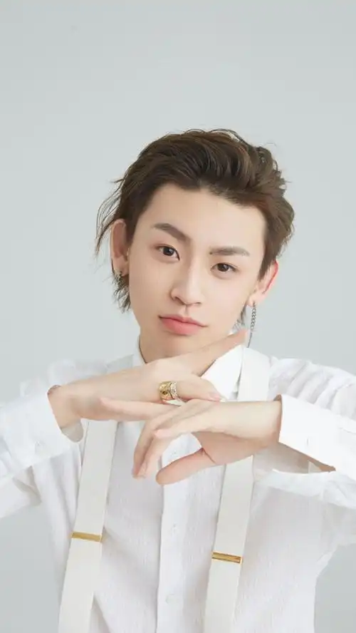 小鬼王琳凯手机壁纸图片 你要的青春酷帅rapper