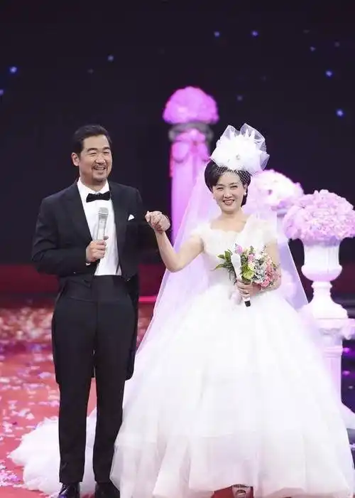 她是张国立前妻,为爱子一生操碎了心,今62岁依旧独身一人_罗秀春_张默