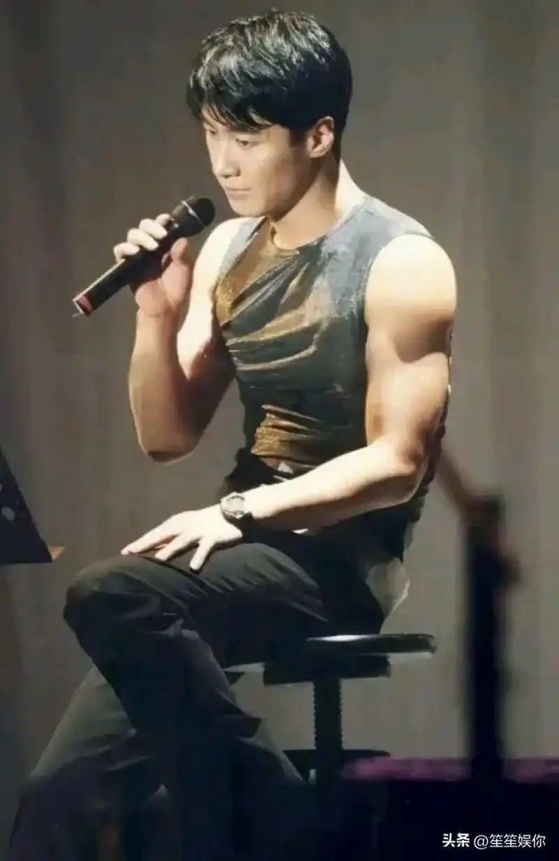 男明星的身高有180cm真的不矮了,来看黎明180的骨架.