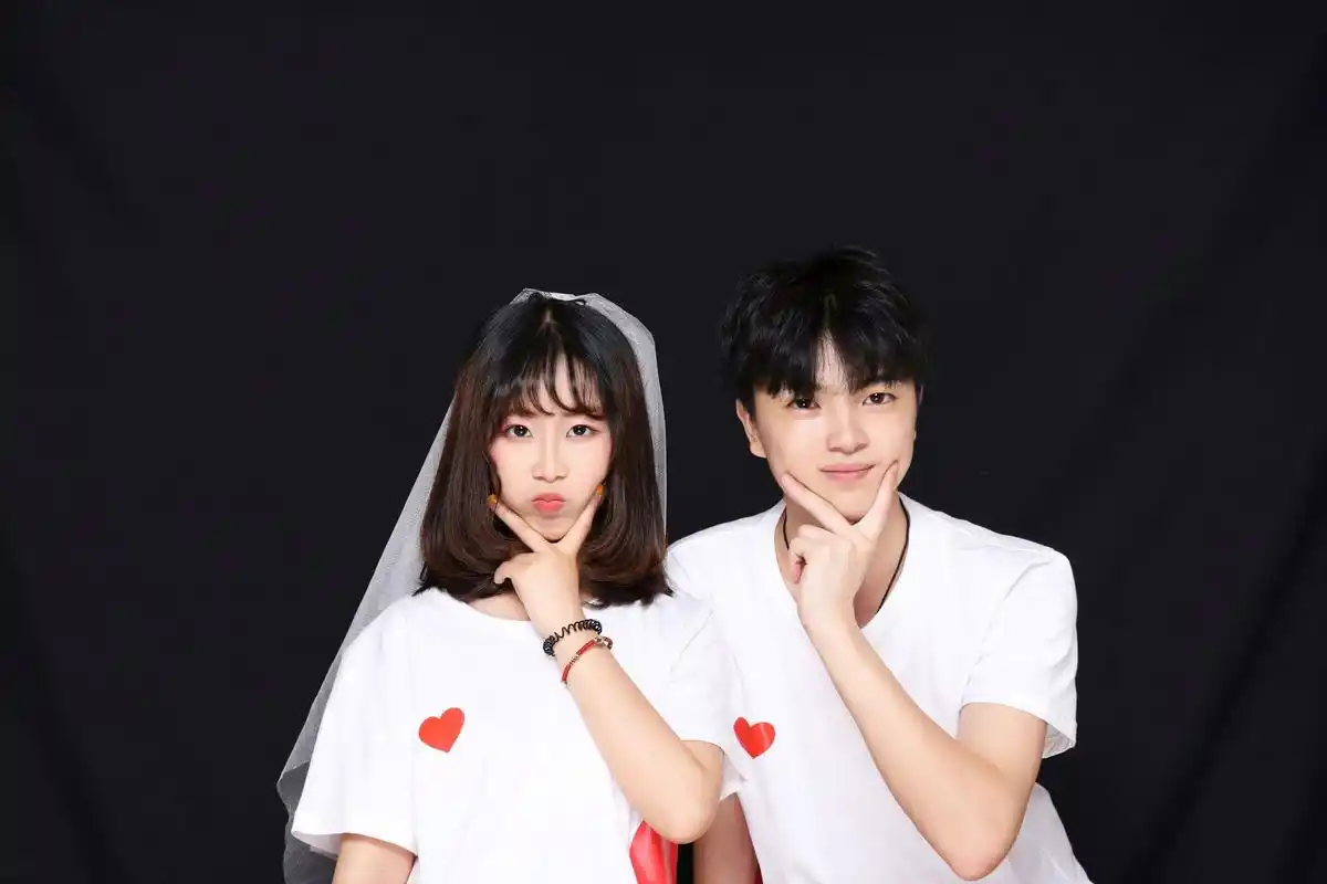 网红自拍馆你侬我侬情侣自拍90分钟自拍