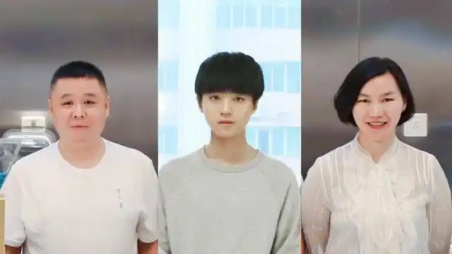 网友晒出了王俊凯父母开的奶茶店的开张照片,店内设计令人感动