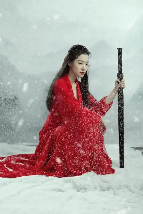 摄影师北沐的写真摄影作品《古装(红色带伤武侠)》