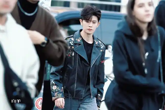 任嘉伦米兰时装周##任嘉伦米兰探店路透