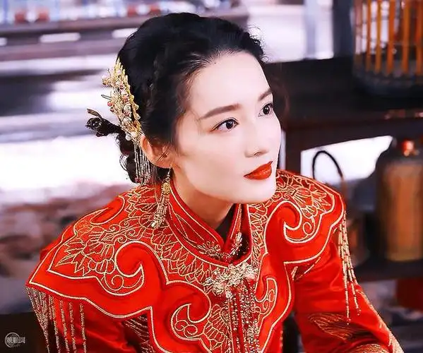 李沁,任嘉伦的《请君》开播两天,登上了电视剧的热播榜首,除了依靠