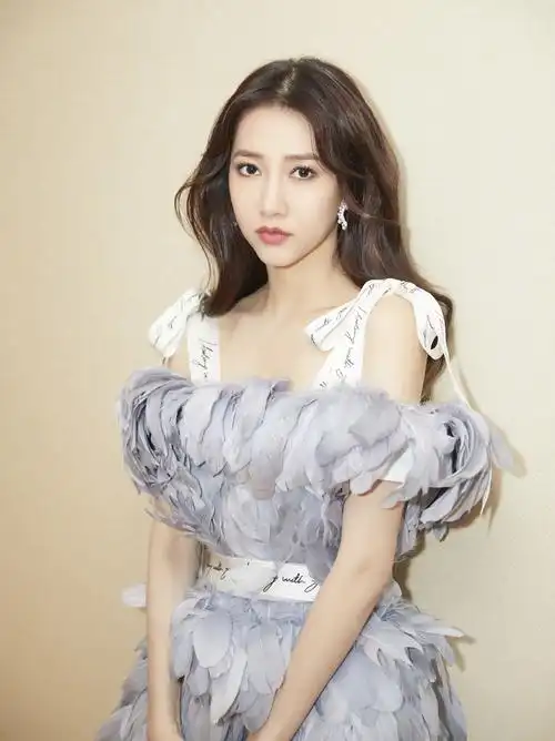 弦子2019搜狐时尚盛典性感图片48