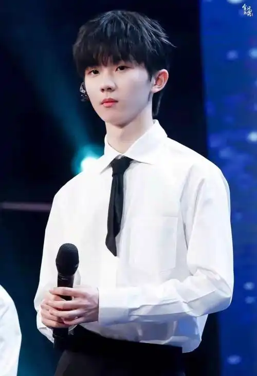 【马嘉祺】"每朵云都下落不明,每盏月亮都不知所踪"_腾讯新闻