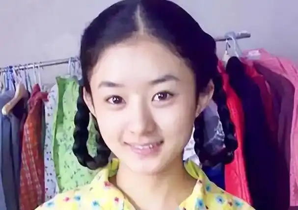 20岁的赵丽颖太土萌,有没有整容,一眼就看出来了