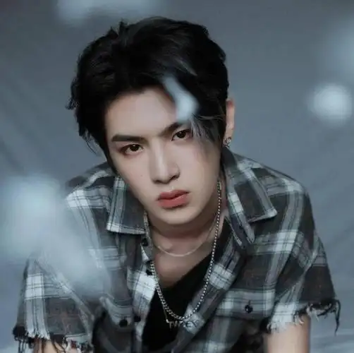 微信头像黄明昊