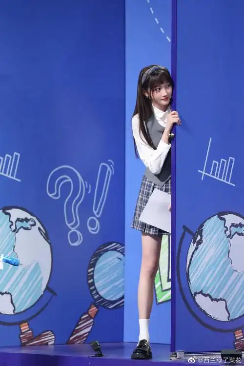 校服真的好适合关晓彤啊呜呜呜