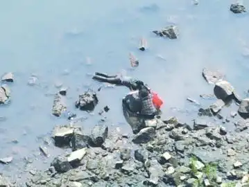 溺水死亡的初二女生.