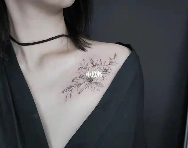 纹身锁骨素花纹身