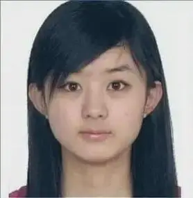 赵丽颖前后期照片差别挺大的,很明显感觉鼻子整了