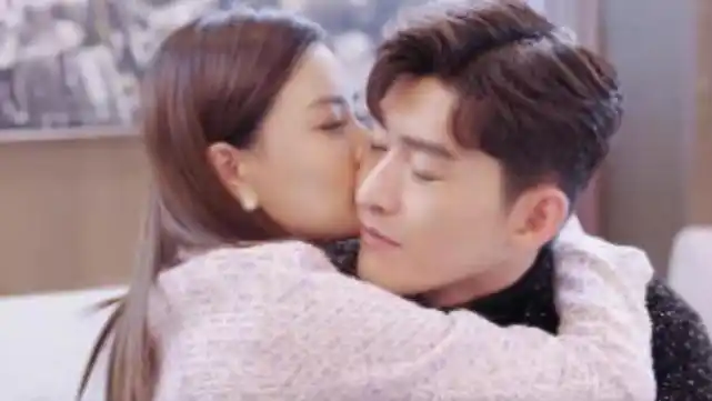 张翰发文艾特徐璐晒结婚证整天追着我要本本本本的给你本