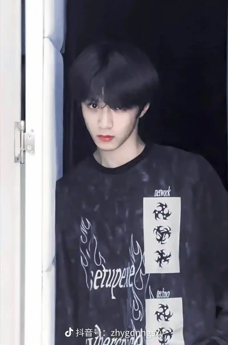 又来分享一下刘耀文的图片(二) - 抖音