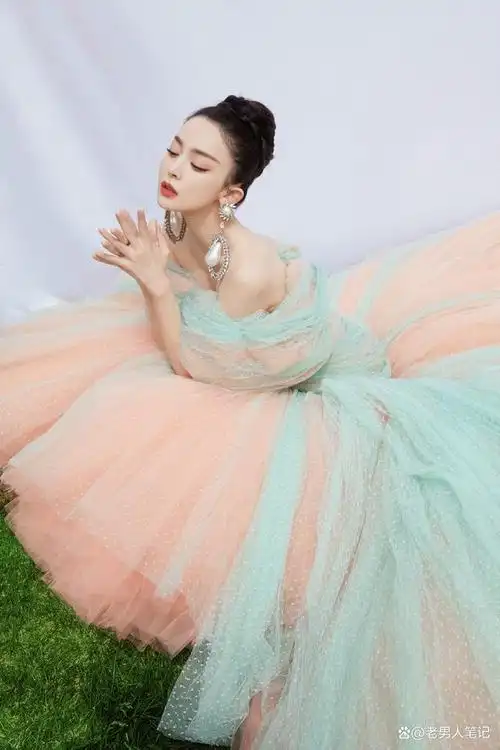 古力娜扎云纱轻盈浪漫大片,甜美与明媚交织,绚烂浪漫大气迷人