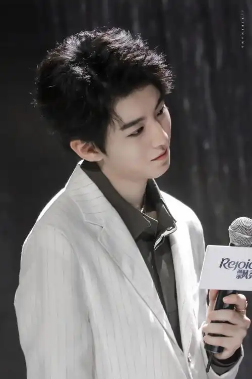 王俊凯# #tfboys王俊凯# #tfboys# cr 蟠龙小学最帅学长