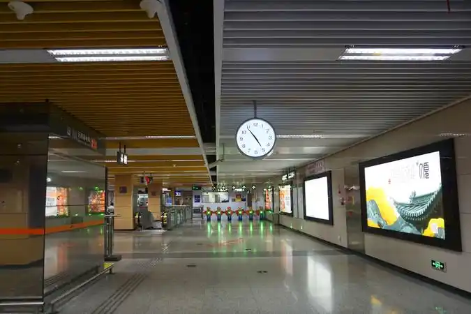 成都地铁车站龙泉驿站内景