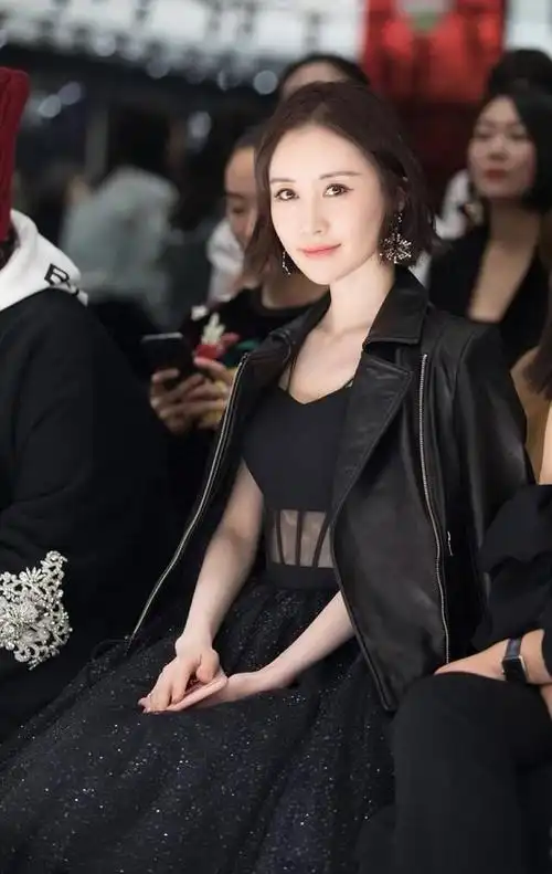 舒畅透视连衣裙尽显性感小腰,韵味十足,网友:这身look满分