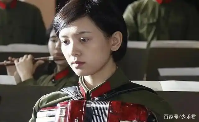 《芳华》:郝淑雯骄傲又矫情,她的婚姻潦草而消极,人性有多真实