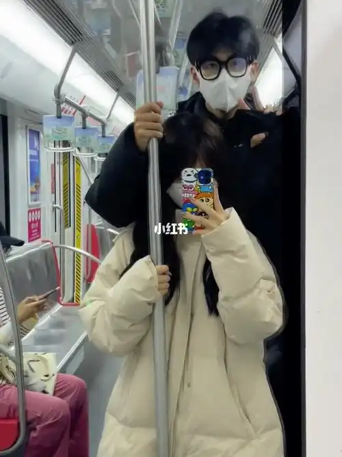 我帮大家试过了190与160的情侣装真的很好穿