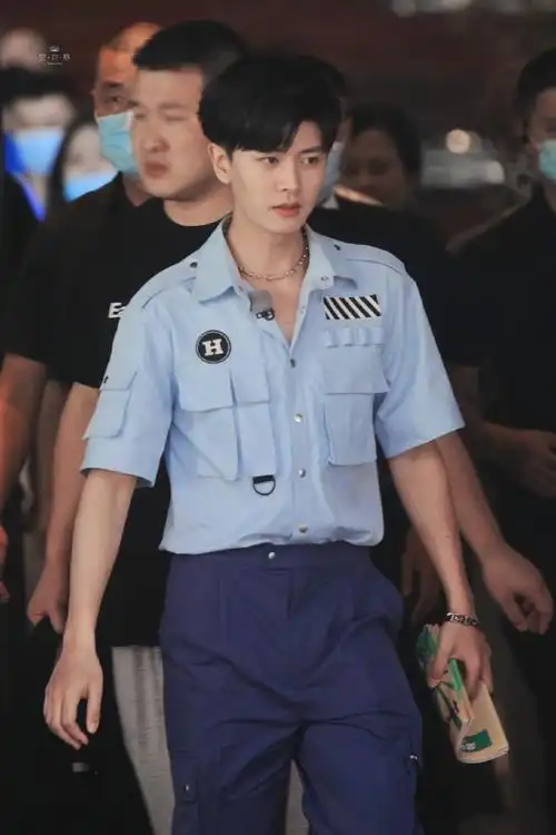 任嘉伦超话|#任嘉伦嗨放派#·20210917· 综艺录制早呀@任嘉伦allen